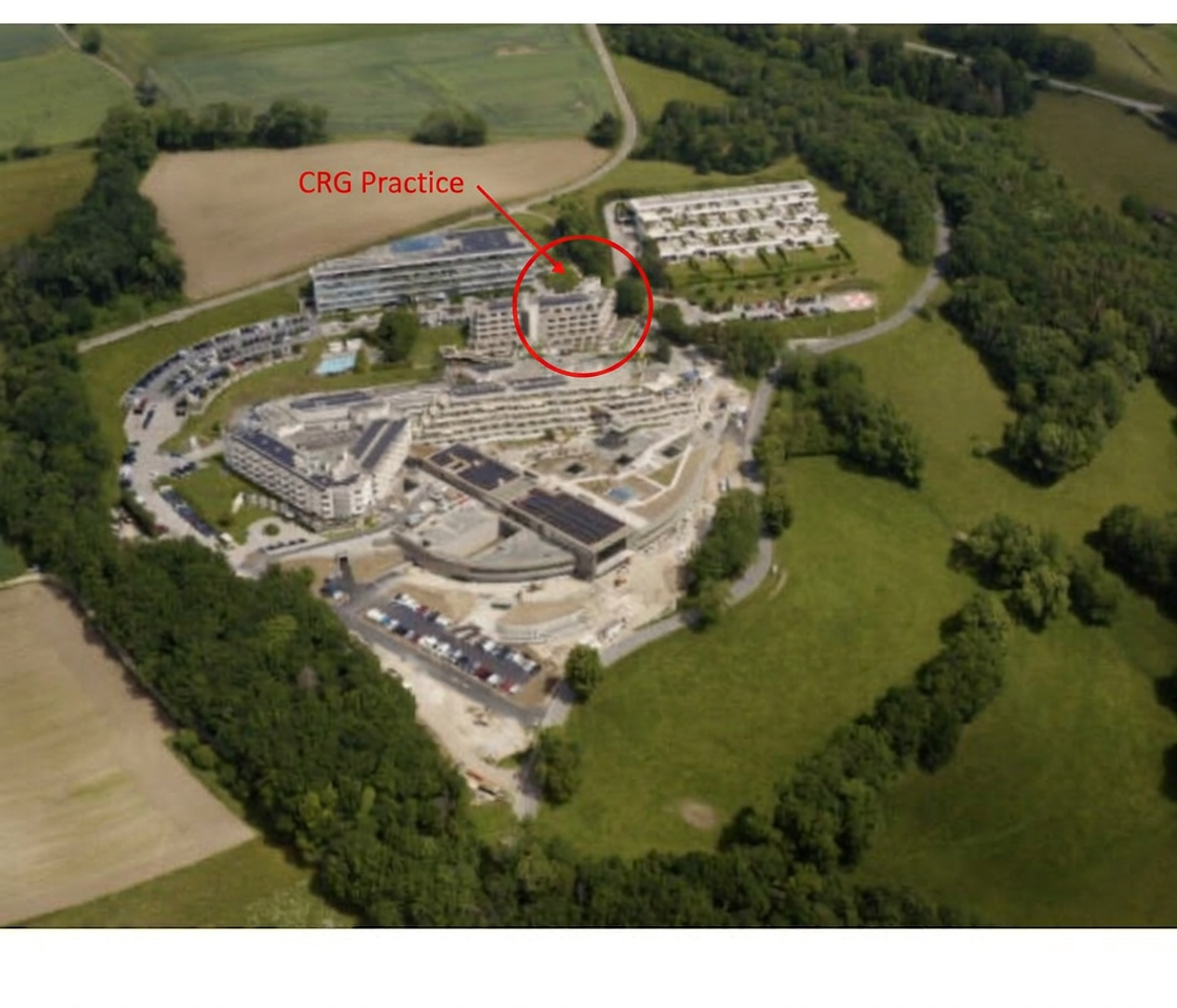 Vue aérienne du Campus de Genolier avec le pavillon CRG mis en évidence.